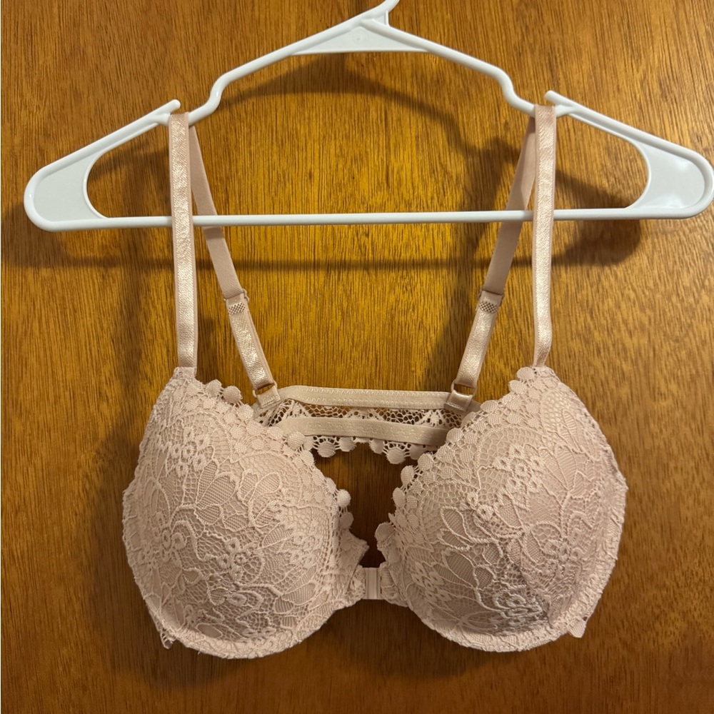 Elegant Lace Push-Up Bra in Blush